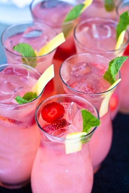 Vodka Strawberry Lemonade Sparklers