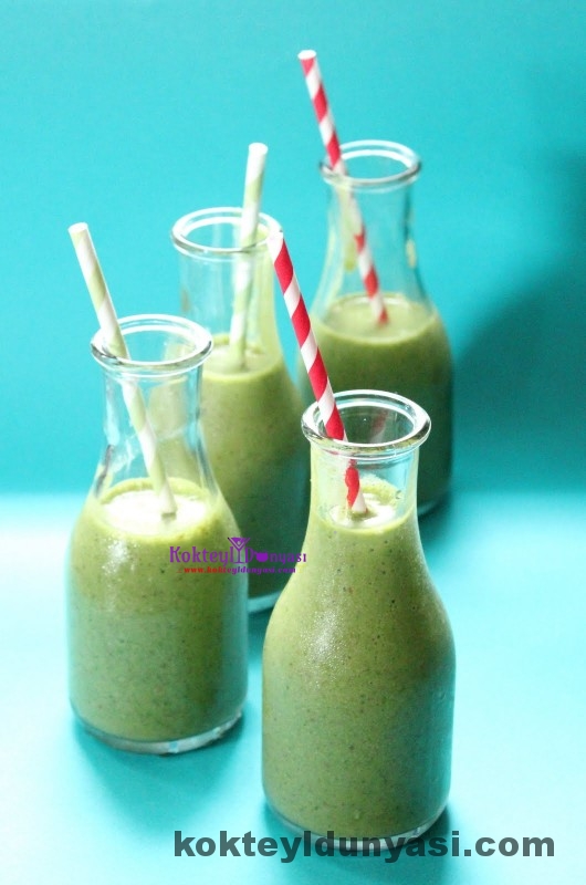 Spinach and strawberry smoothie