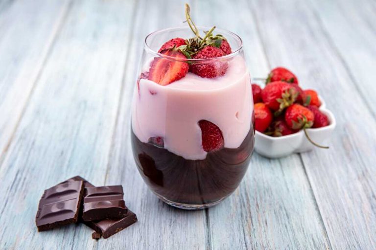 Harmonious Duo of Milkshake: Strawberry and Chocolate : Cocktail recipe Harmonious Duo of Milkshake: Strawberry and Chocolate