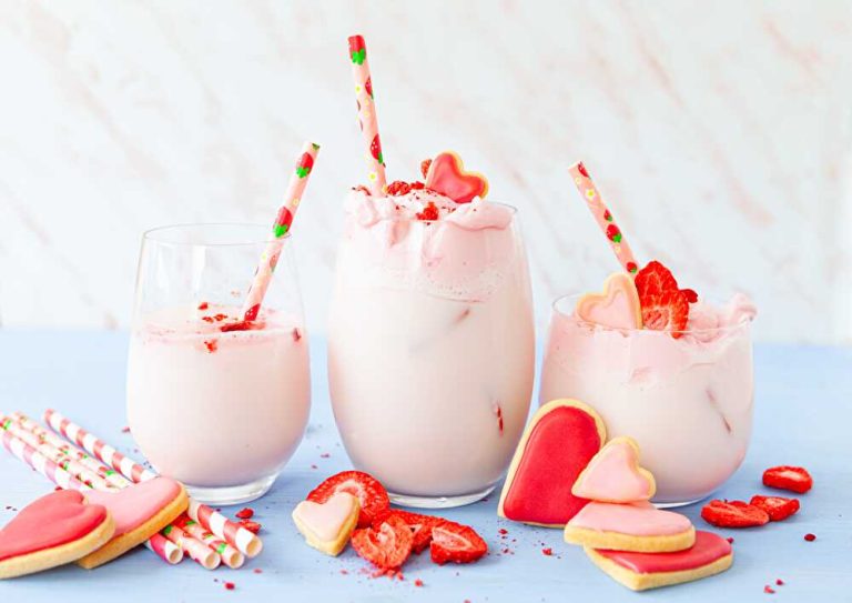 Strawberry milkshake : Cocktail recipe Strawberry milkshake